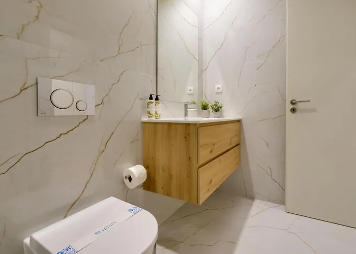 Luxury Style 8 With Ac Downtown Near Metro 아파트 포르투