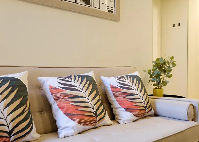 Luxury Style 8 With Ac Downtown Near Metro *