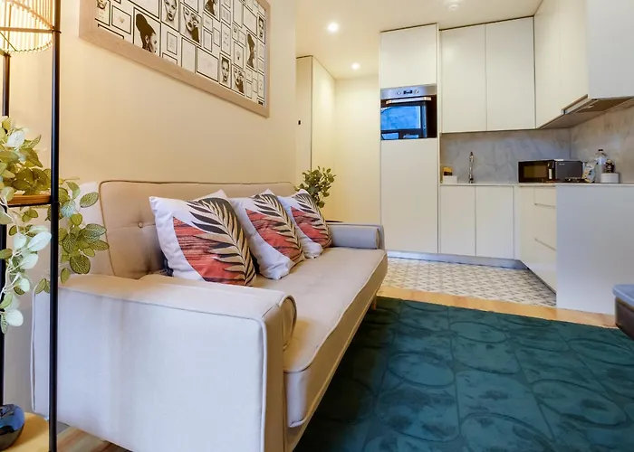 Luxury Style 8 With Ac Downtown Near Metro *